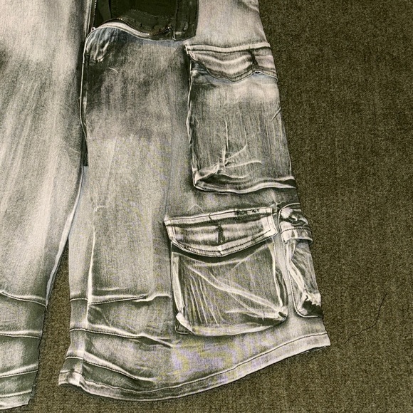 Stylish Gray Cargo Shorts - Picture 3 of 5